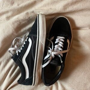 Old Skool Vans - Women’s 9
